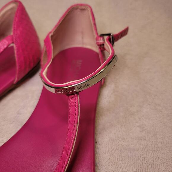 Michael Kors Flat T-Strap Leather Sandals Fuchsia Pink Woman's 9M Logo Plate - Picture 8 of 8